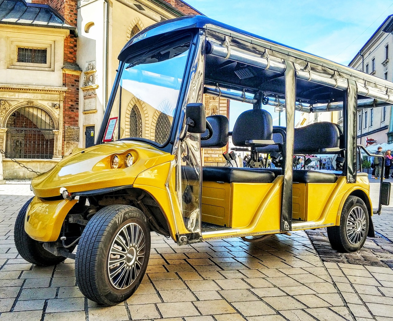 Krakow: Old Town and Jewish Quarter by Golf Cart + Schindlers Factory Museum Guided Tour
