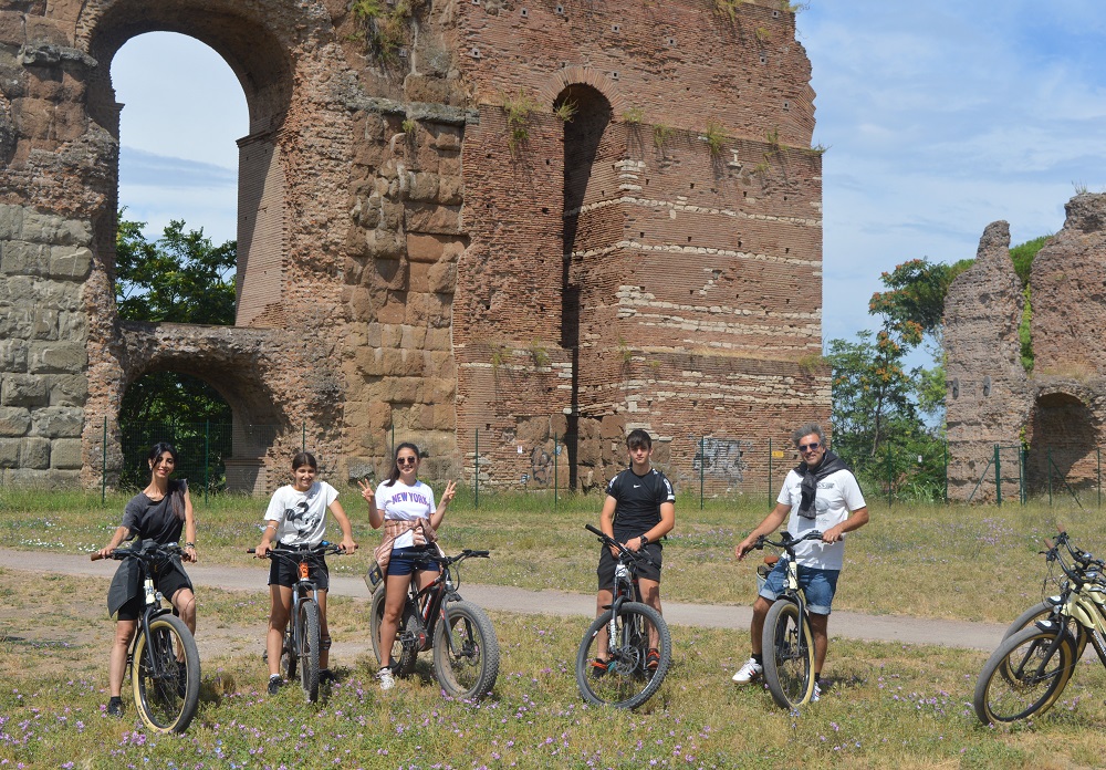 Appian Way Bike Tour with Park of the Aqueducts and the Roman Countryside - Photo 10
