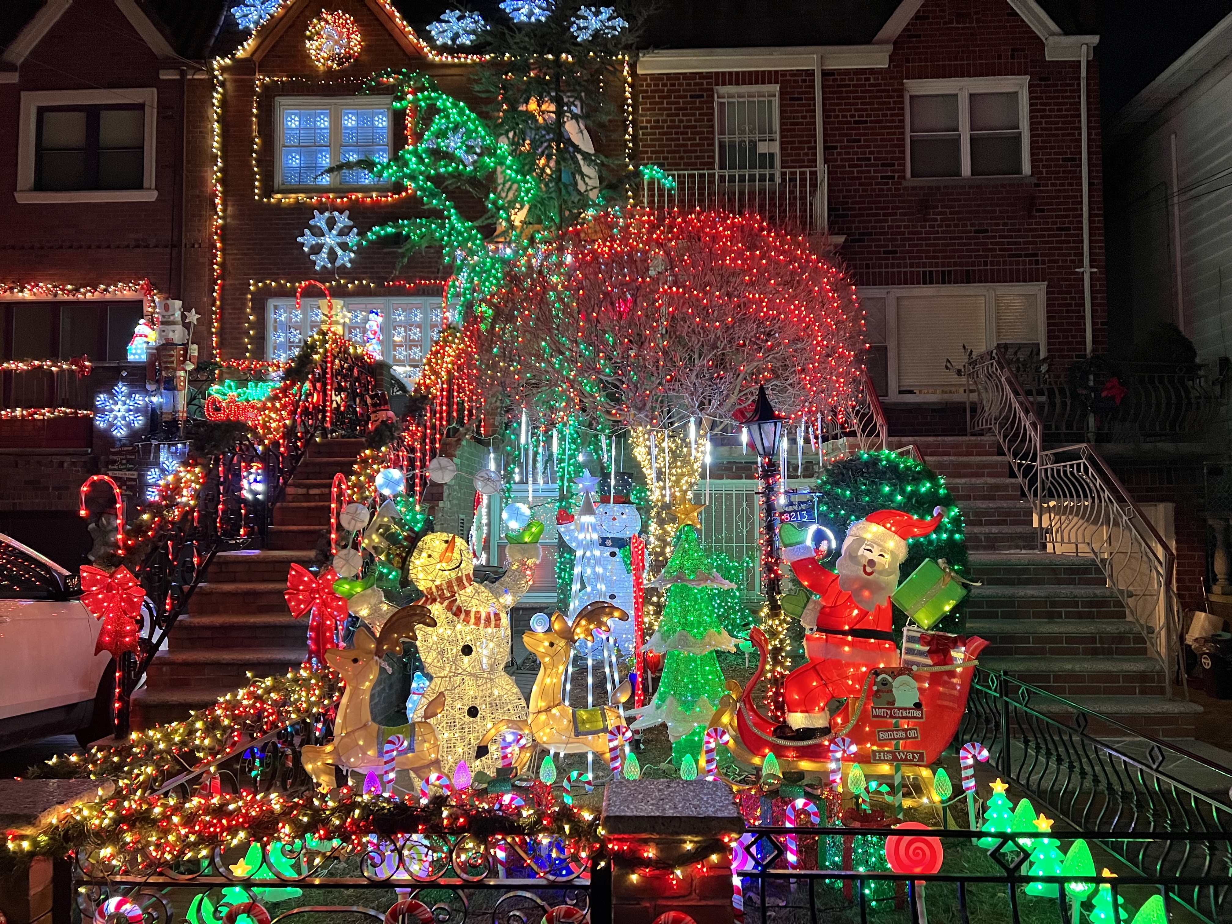 New York: Dyker Heights Christmas Tour