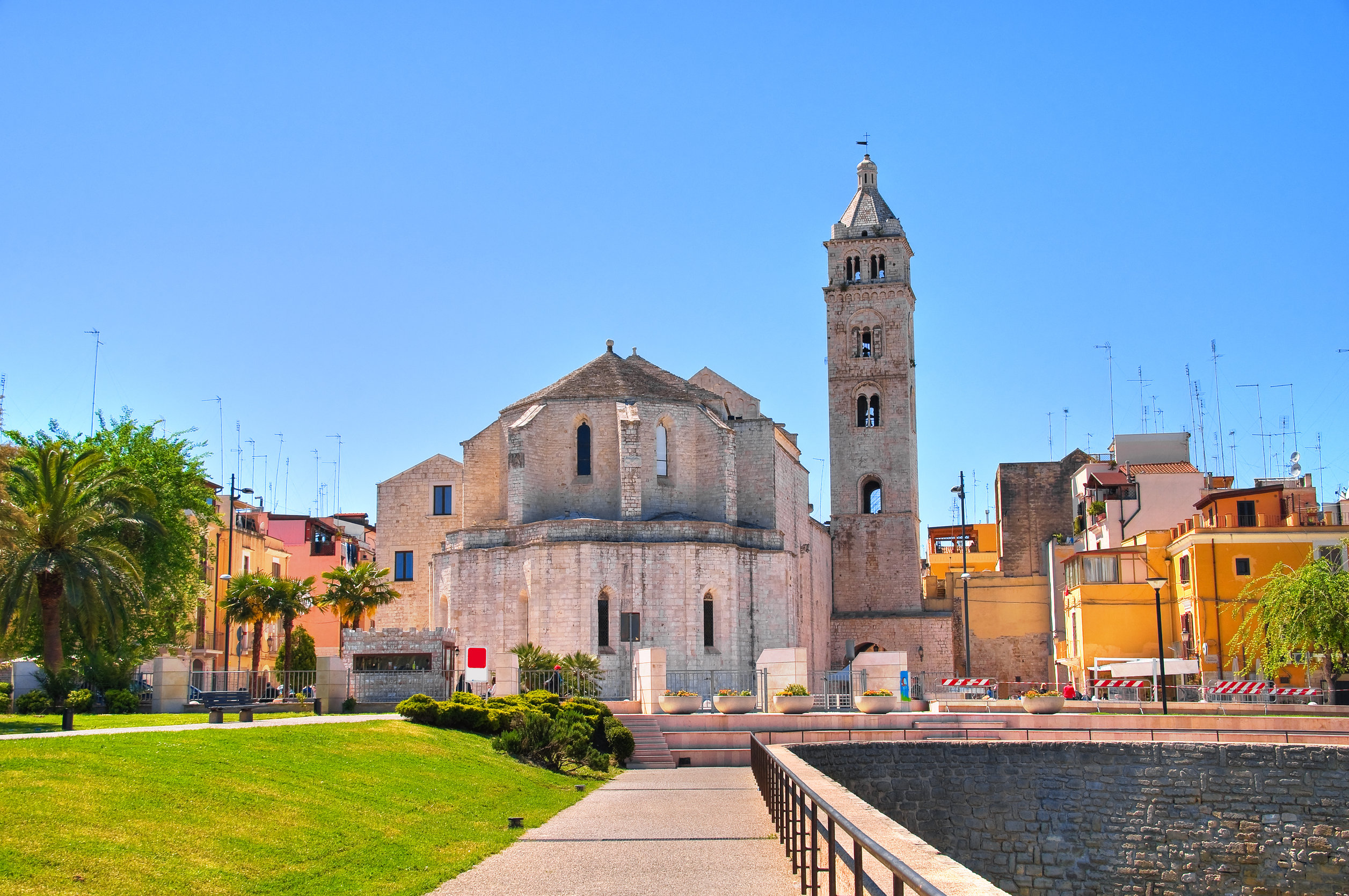 Castel del Monte and Trani Small-Group Day Trip from Bari - Photo 4