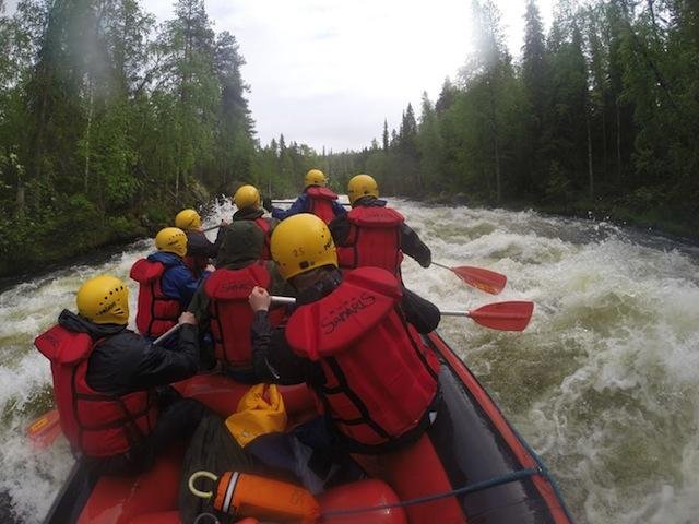 Ulusal park boyunca nehirde rafting yapmak