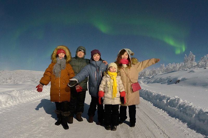 Aurora Hunting by Arctic Lake, in a cozy Lappish Tipi – Image 4 | WeShare