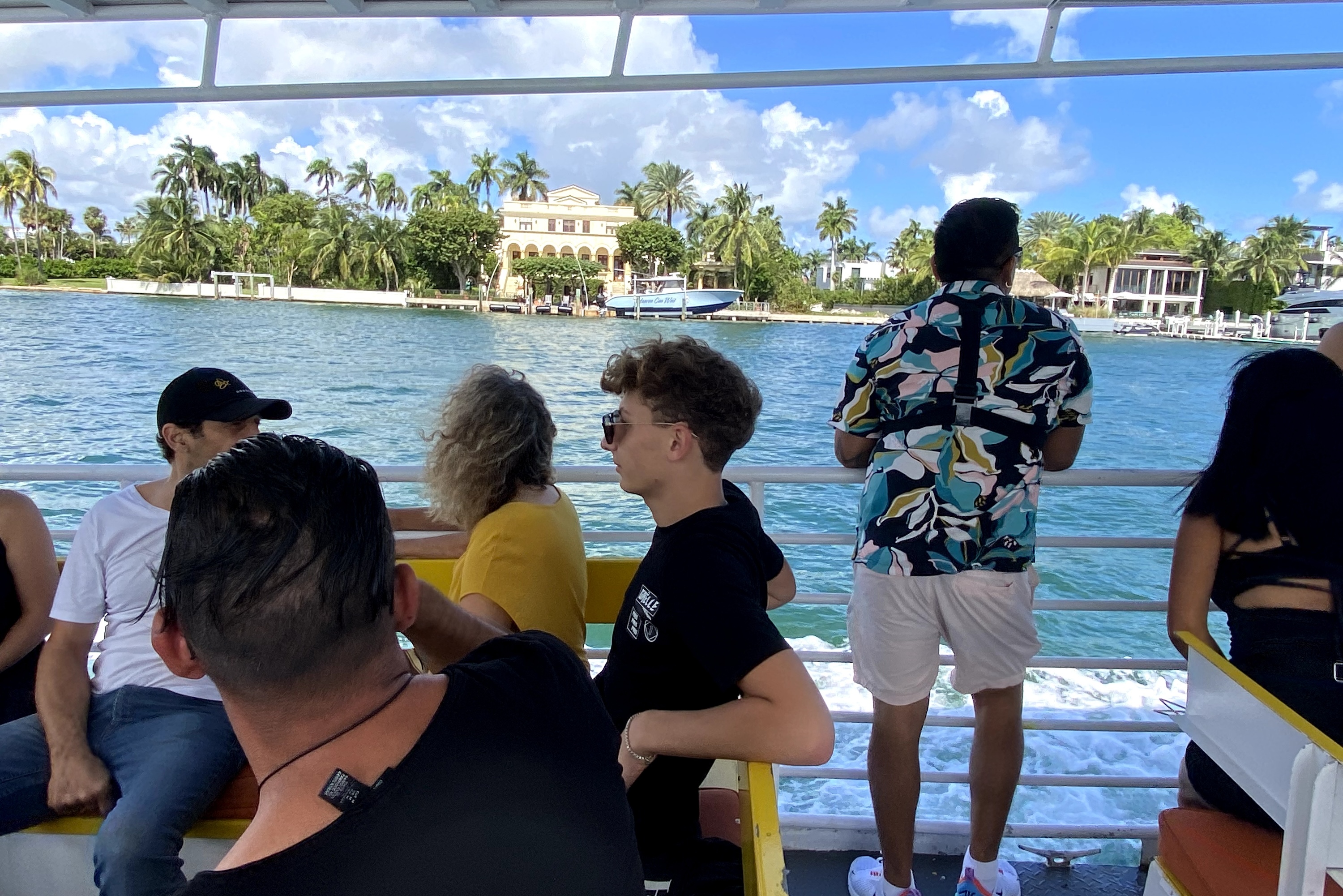 South Beach: Cruise of Millionaire’s Homes & Miami Skyline 