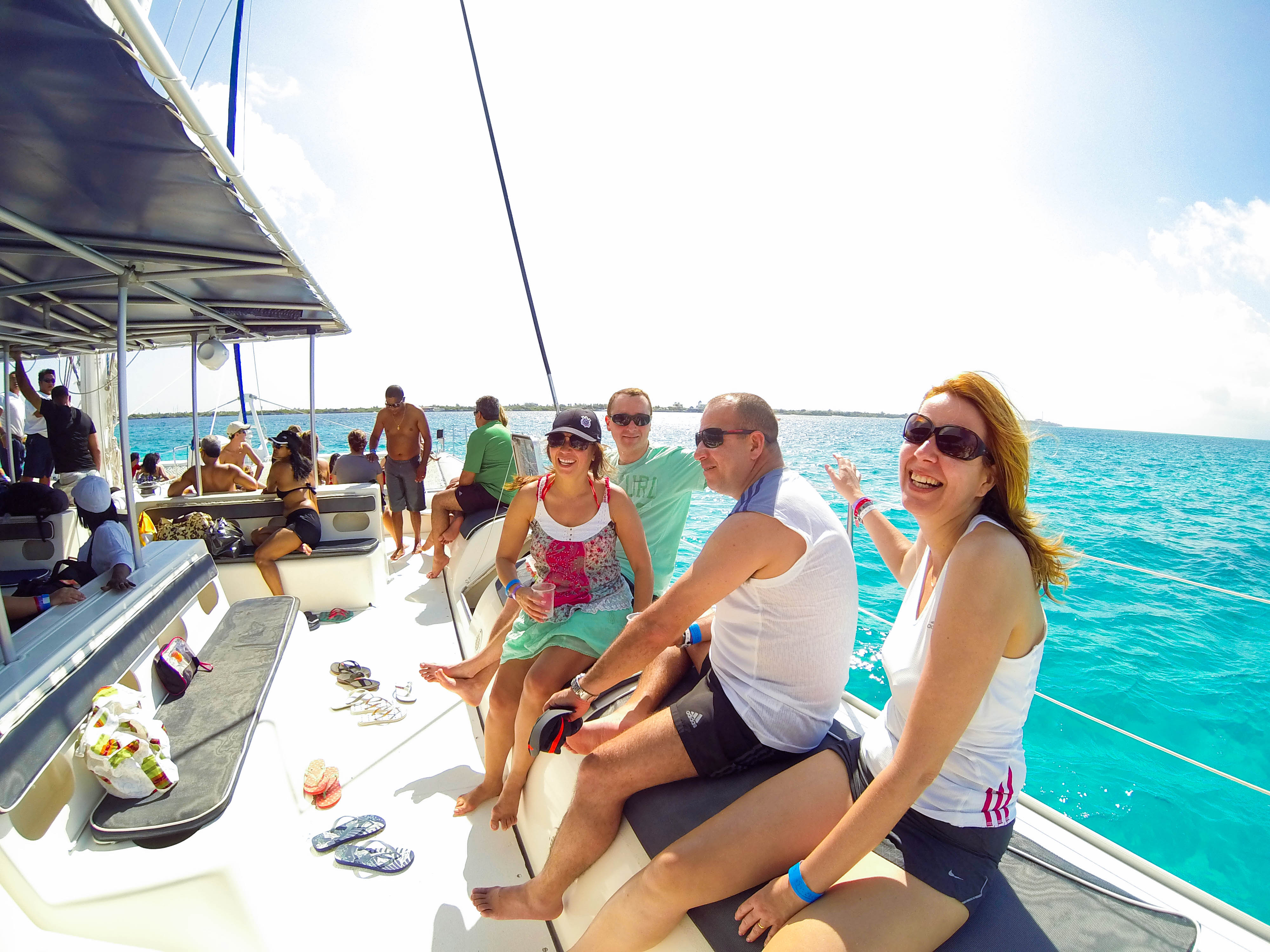 Experiencia de Navegación en Isla Mujeres con Recogida y Hasta un 30% de Descuento por Compra Anticipada - Alojamientos en Cancún