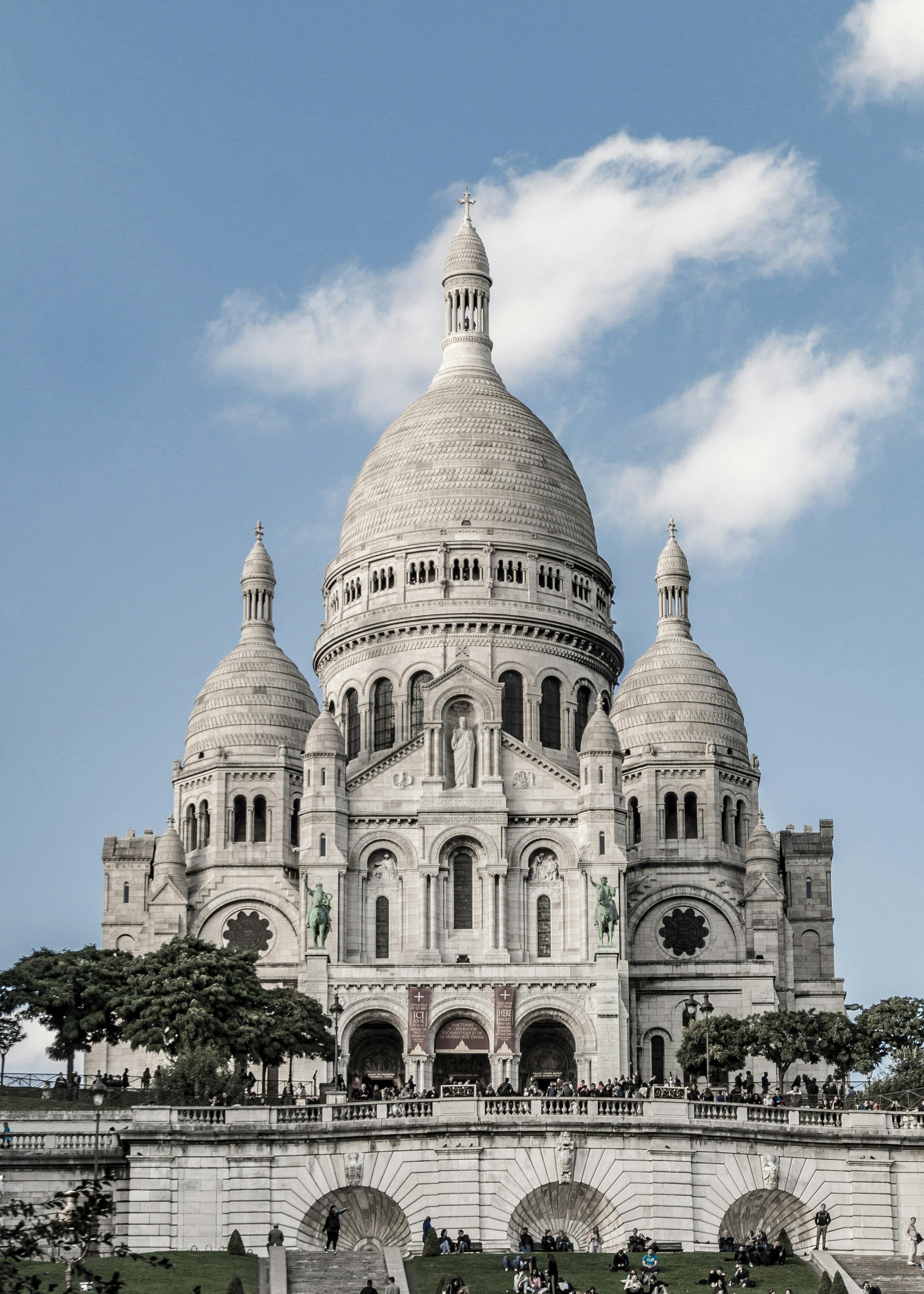 Montmartre Guided Tour with Sacré Cœur Church & City Views – Image 3 | WeShare