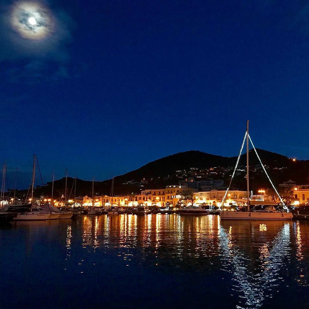 Festa di Sant'Anna in barca con spettacolo pirotecnico ad Ischia - Photo 4