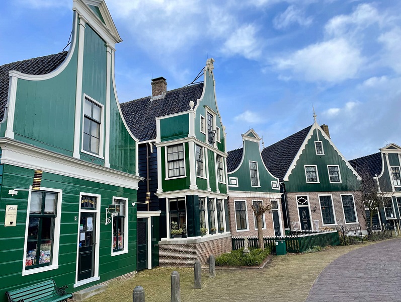 6.5-hour Tour Zaanse Schans Windmills, Cheese & Clog Factory, Edam Cheese Museum and Volendam – Image 1 | WeShare
