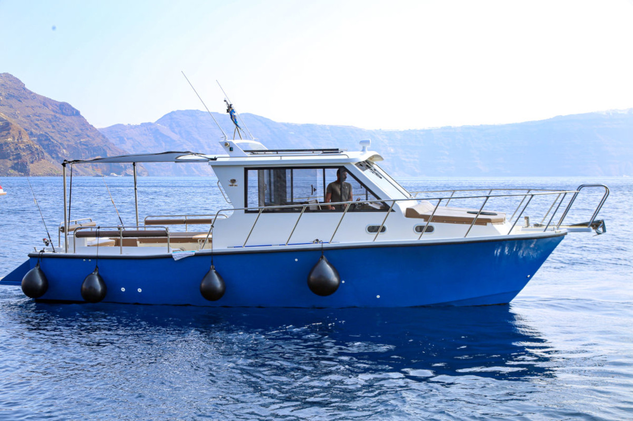 Tour turístico privado en crucero por Santorini con barbacoa y bebidas - Foto 3