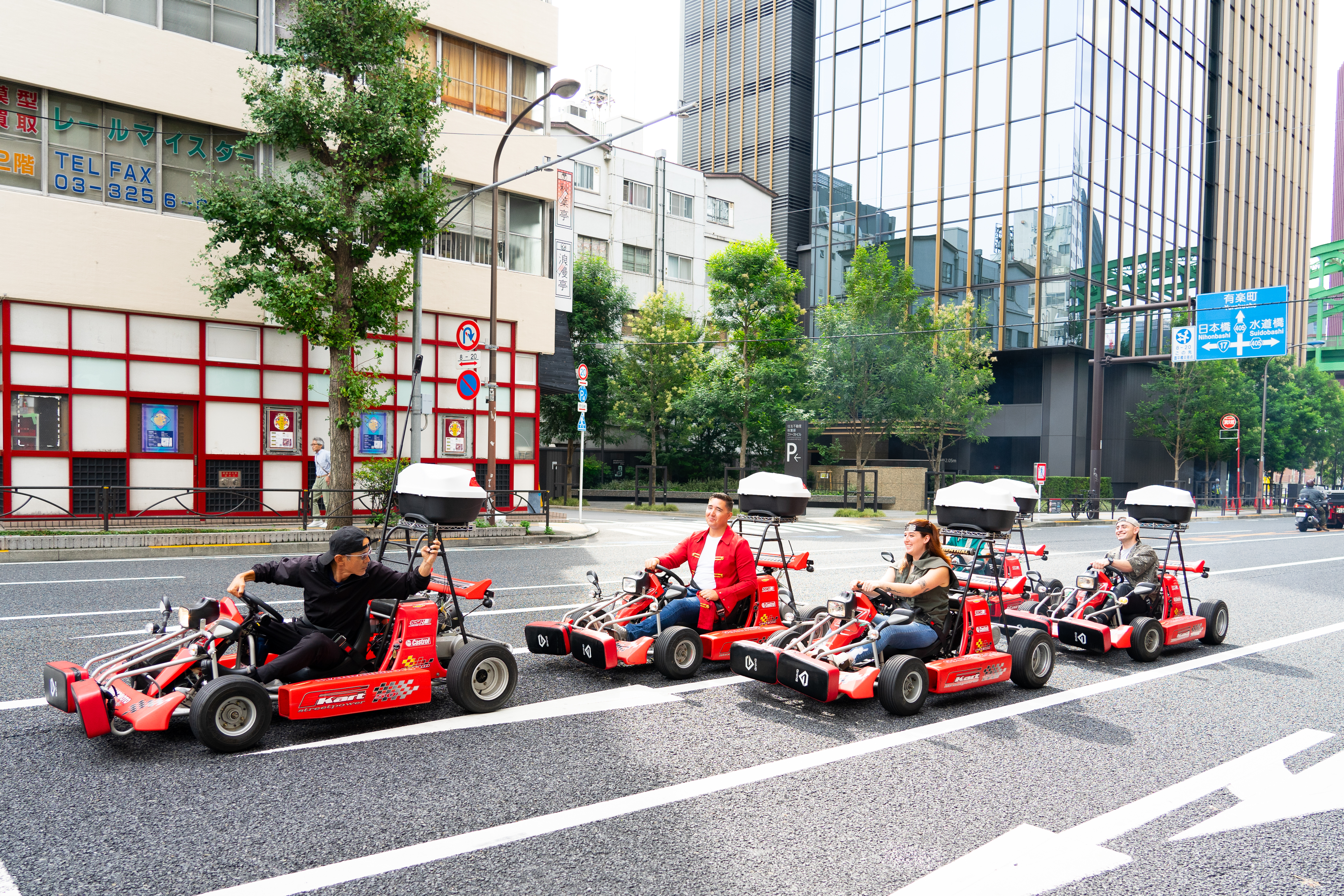 Akihabara'dan Yerel Rehberle Tokyo Go-Kart Kiralama