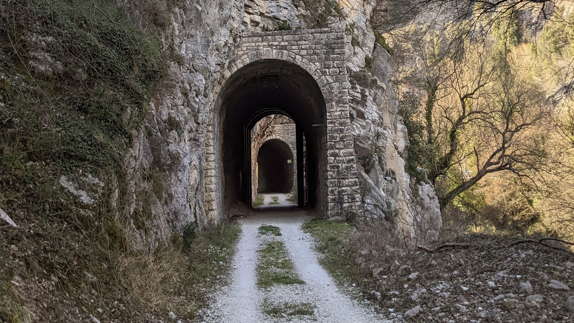 Hiking at the abandoned railway - Photo 2