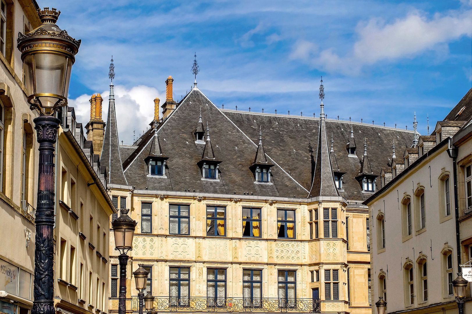 Luxembourg in 1 Day: Walking Audio Tour on Mobile App