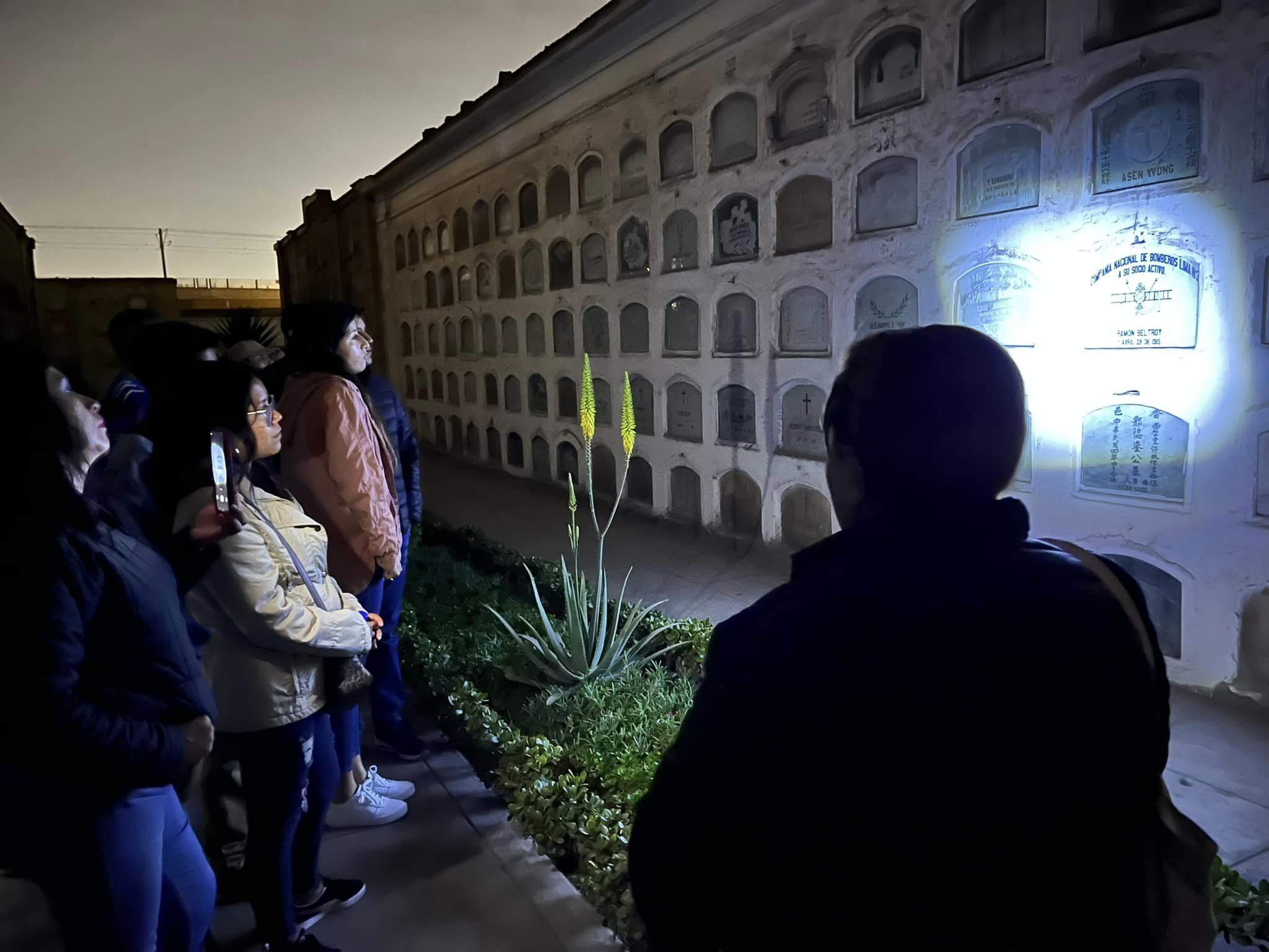 Lim-26 : Tour Nocturno Presbítero Maestro - Cementerio del Terror