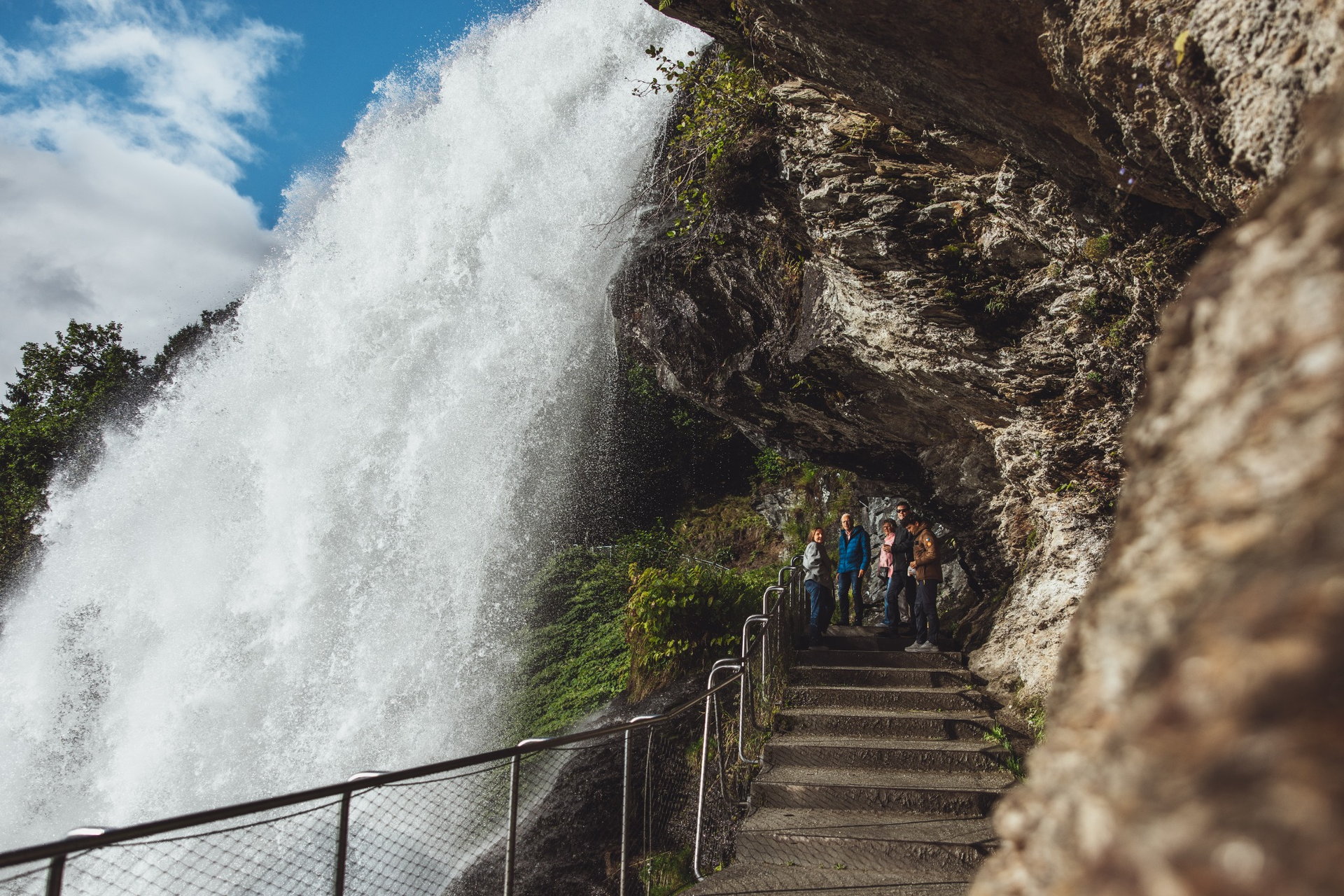 Guided day tour – Hardangerfjord, Voss Gondola & 3 Great Waterfalls