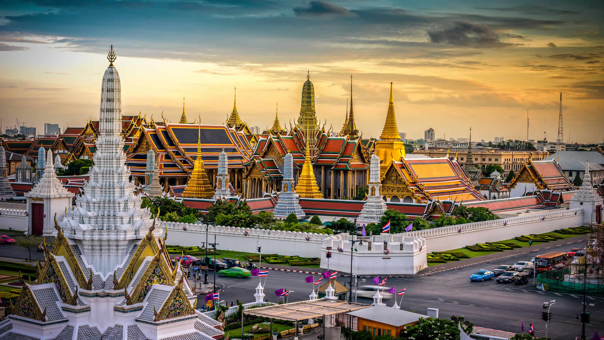 Grand Palace with Wat Phra Kaew Private Tour