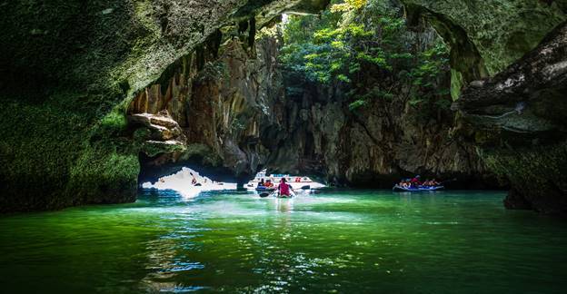 PHUKET Únase al tour: James Bond 4 en 1 en canoa en la bahía de Phang Nga en un barco de lujo