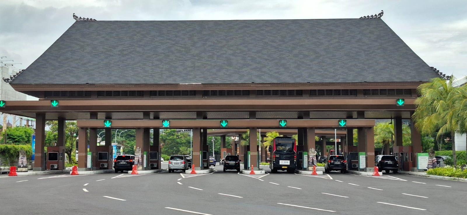Traslado privado de llegada desde el aeropuerto internacional de Bali (DPS) al área de Nusa Dua - Foto 5