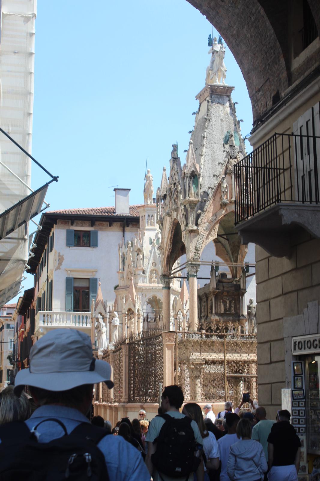 Guided Tour in Verona - Photo 7