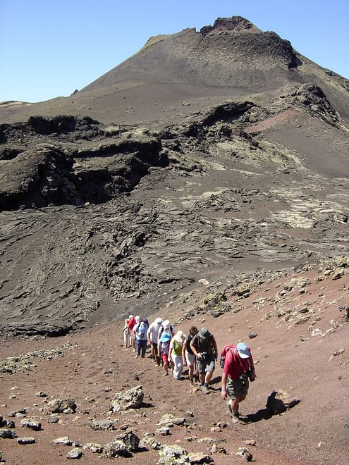 Senderismo por el Parque Natural de los Volcanes desde Costa Teguise