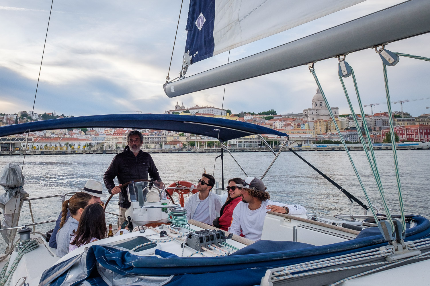 De Lisboa a Cascais: una aventura en velero privado - Foto 4