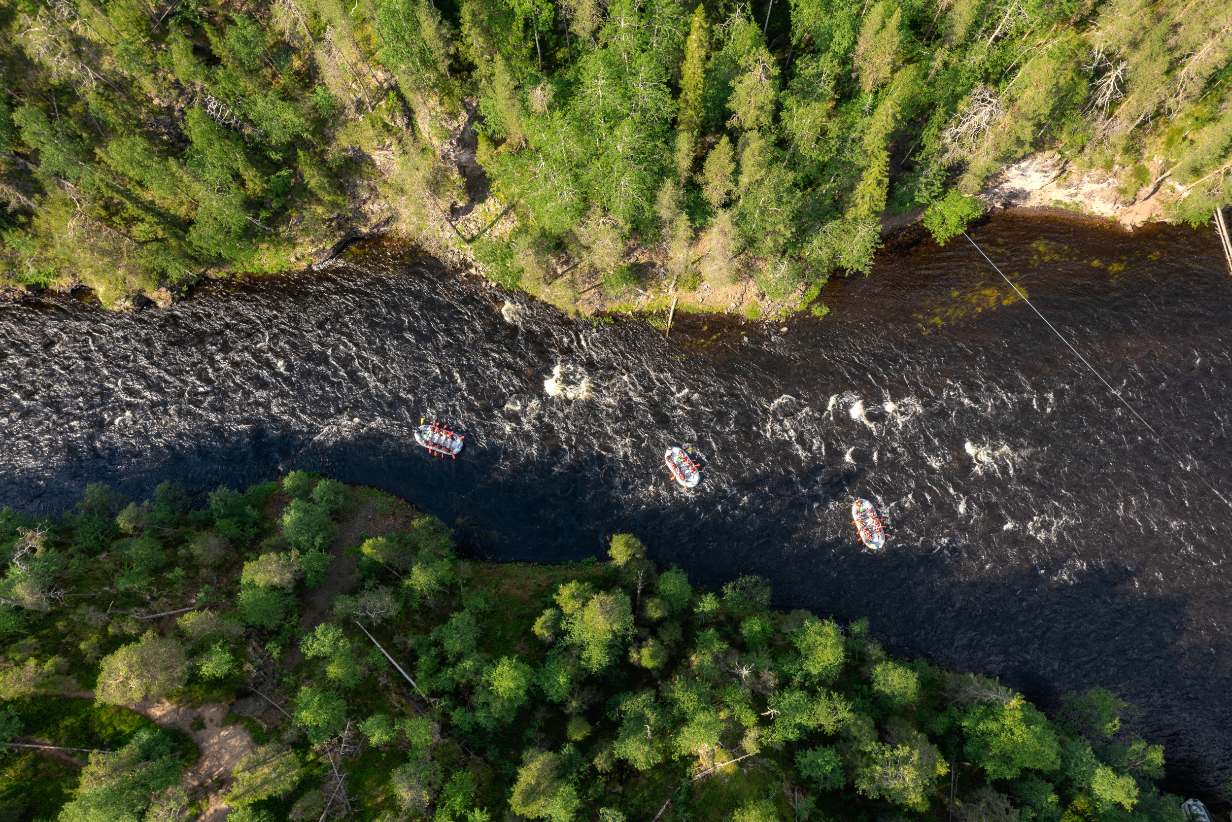 Ulusal park boyunca nehirde rafting yapmak