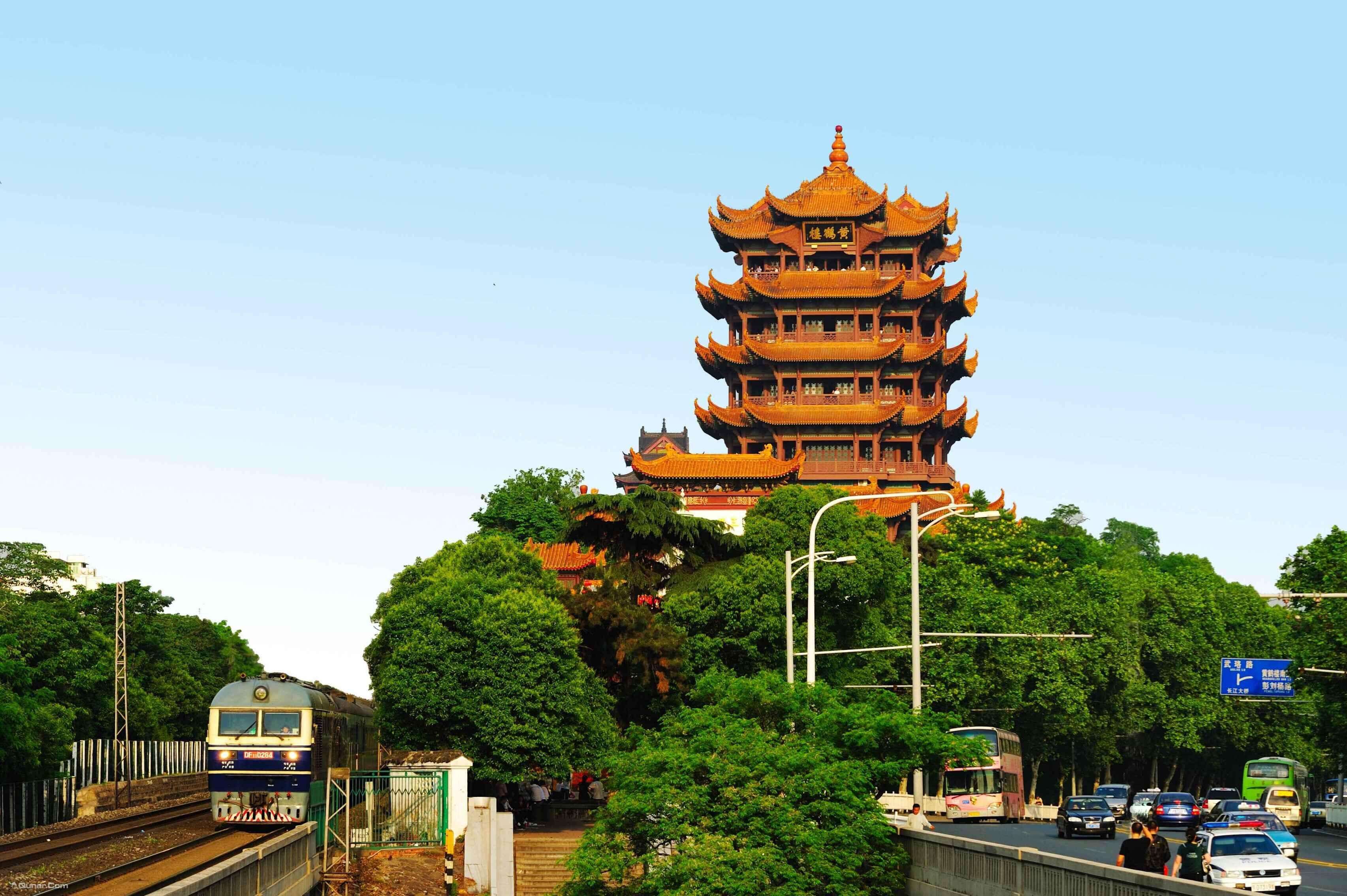 Excursión privada de un día a Wuhan a la Torre de la Grulla Amarilla, el Templo Guiyuan y el Museo Provincial de Hubei