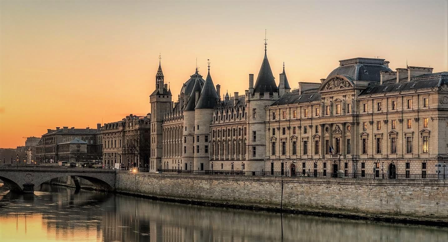  La Conciergerie Ticket & In-App Audio Tour: From Royal Palace to Prison