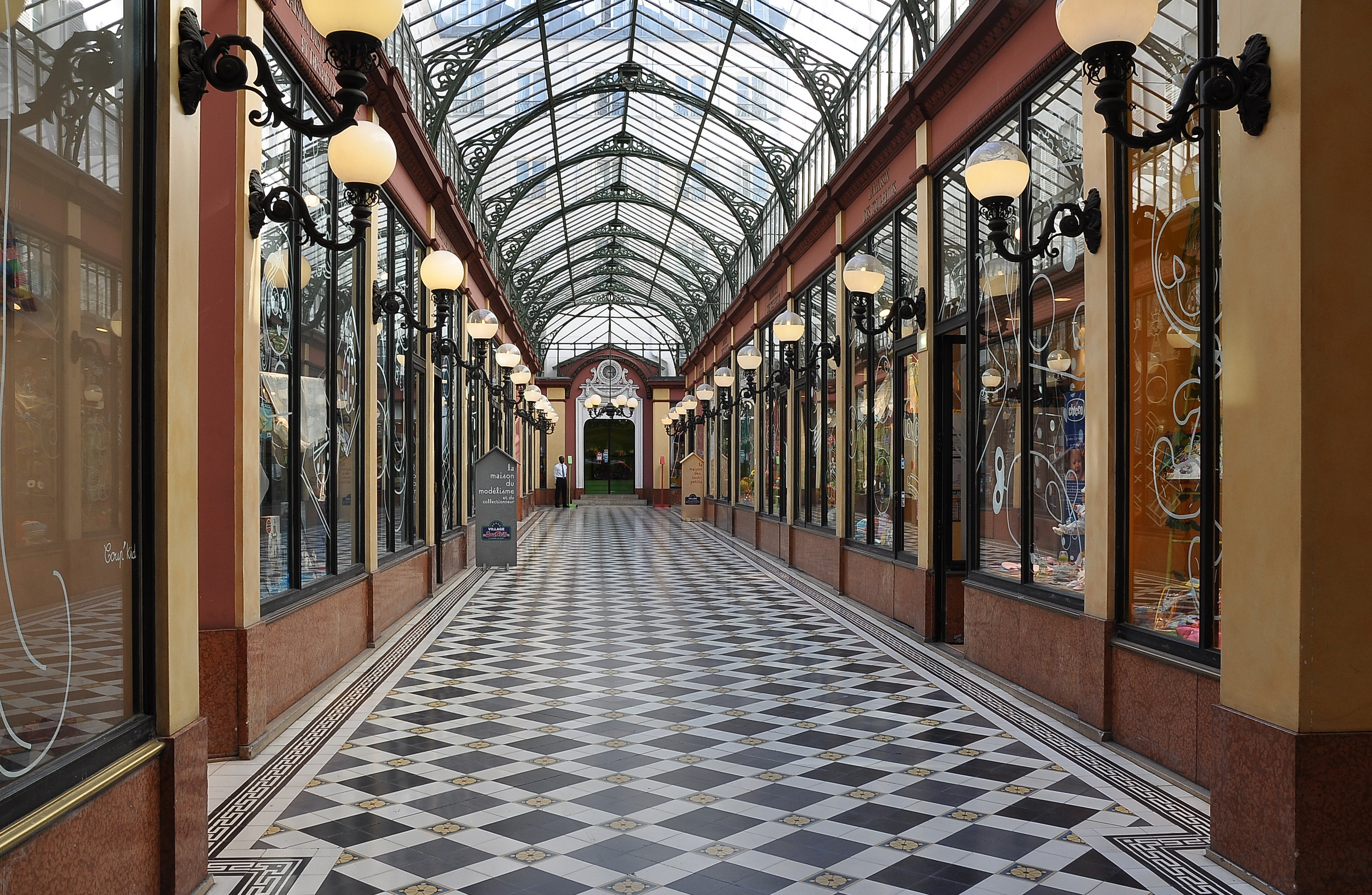 The Covered Passages of Paris - Photo 5
