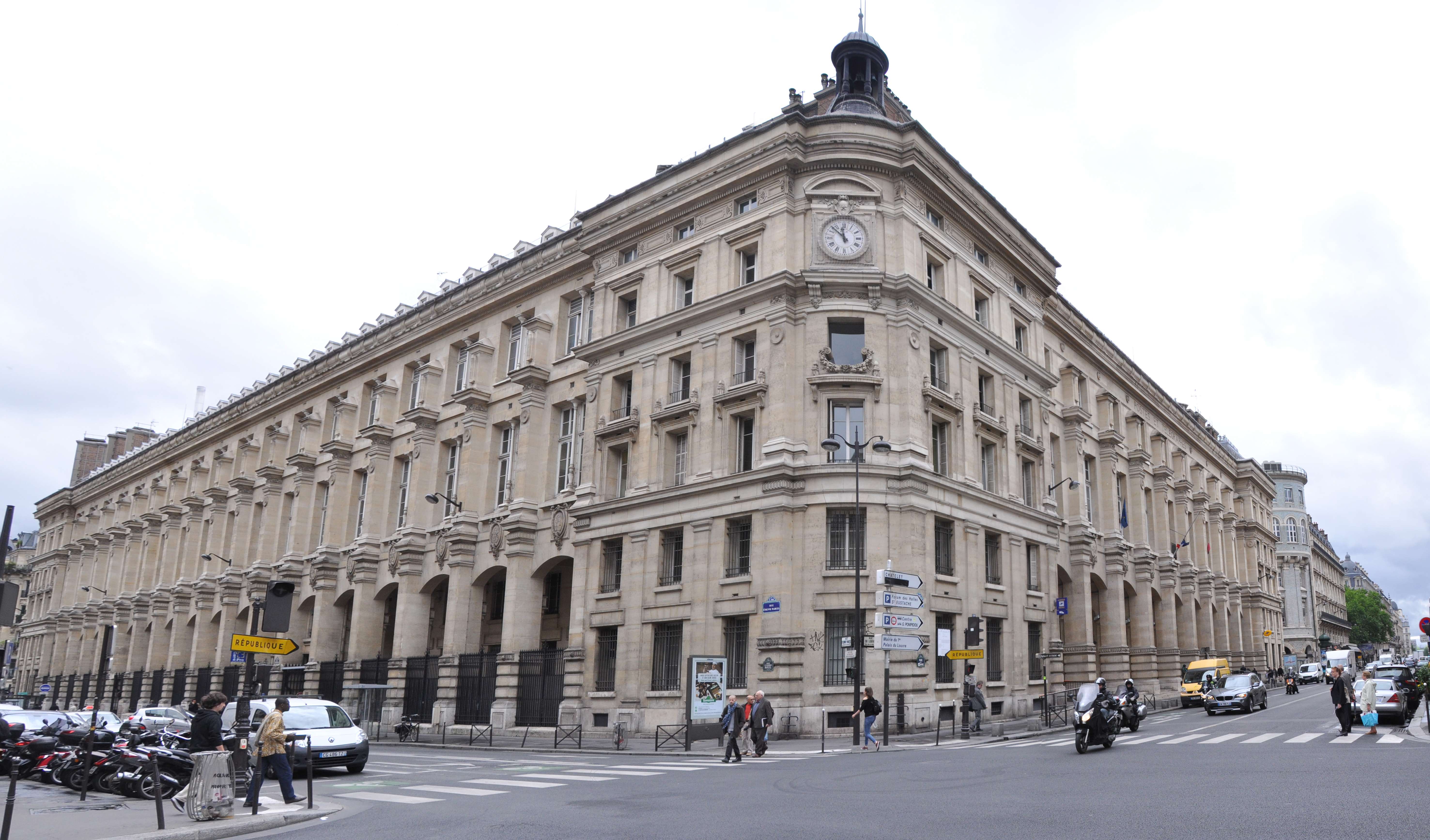 Luxury and Pleasure: Louvre Lifestyle – Image 2 | WeShare