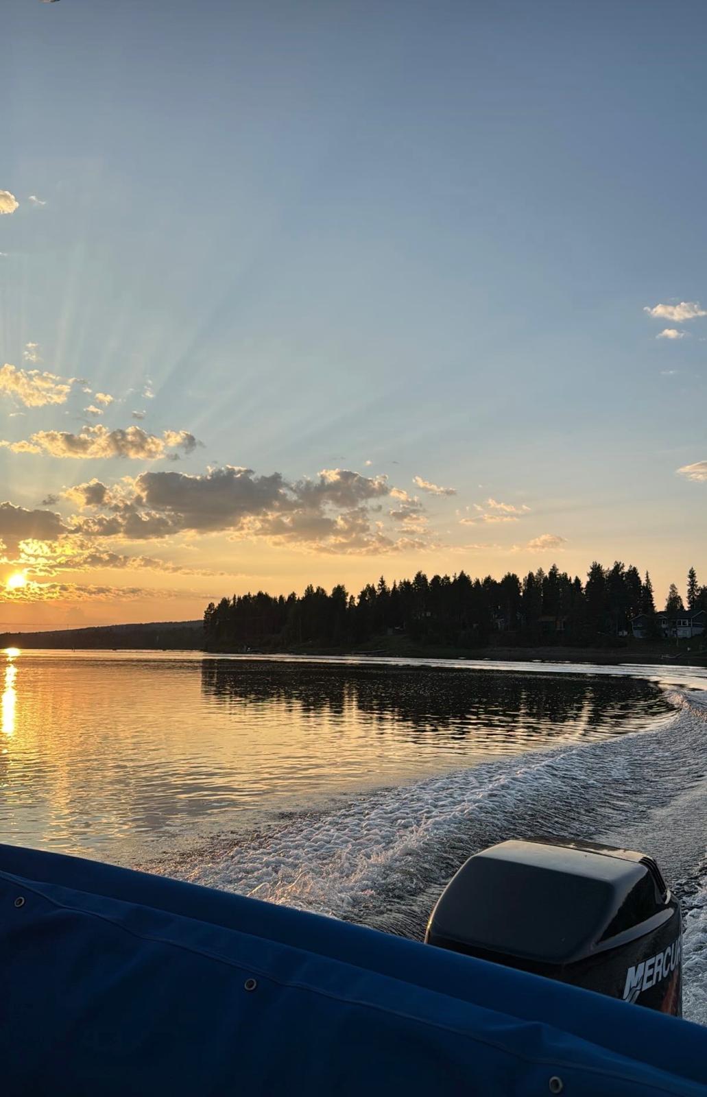 Paseo en barco por los ríos Kemijoki y Ounasjoki