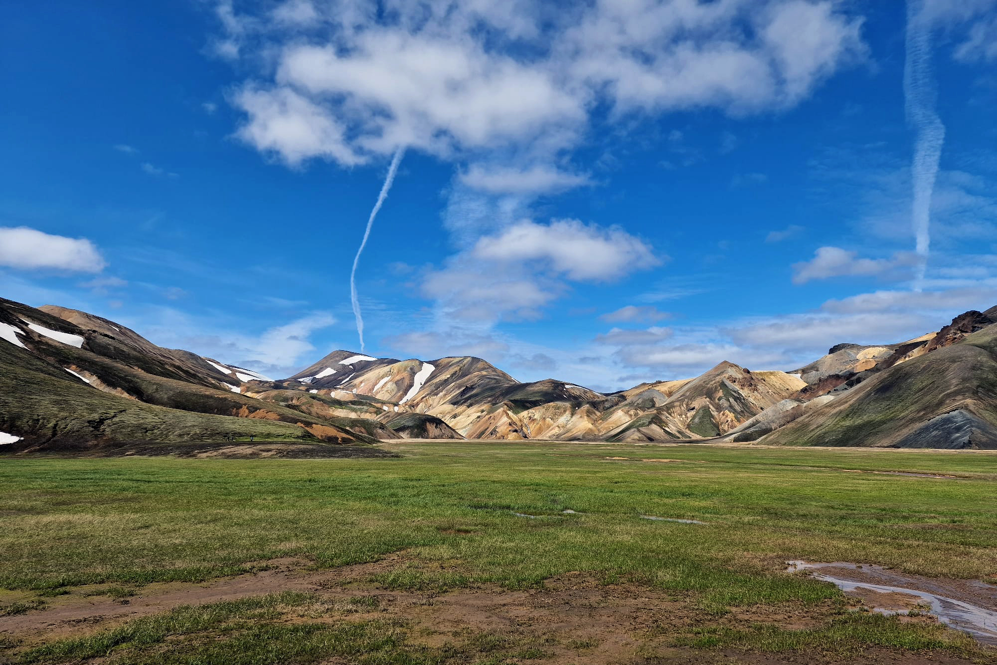 Landmannalaugar Hike and the Valley of Tears in a 4x4 Super - photo 4