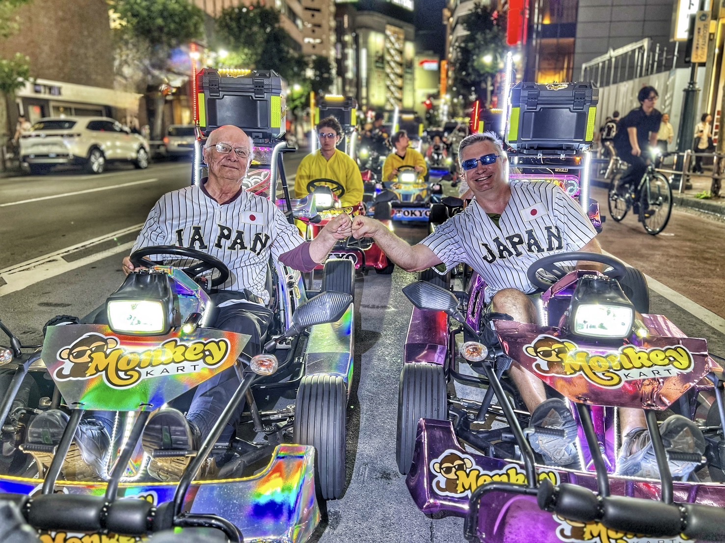 Osaka Go Kart Macerası - Kıyafetle Ünlü Simgelerin Yanından Geçin