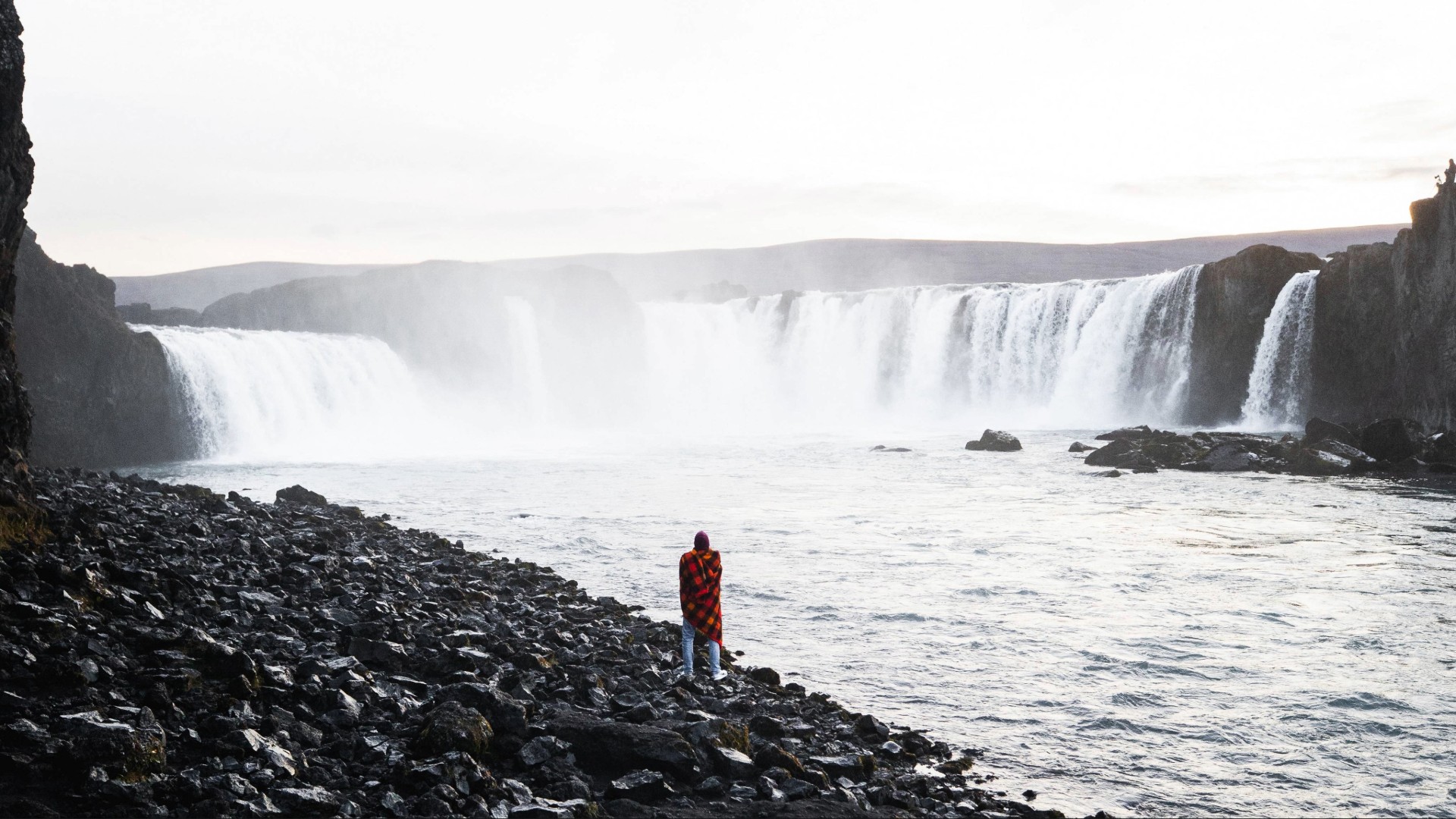 Tour privado a las cataratas del norte de Islandia y al patrimonio de Laufás
