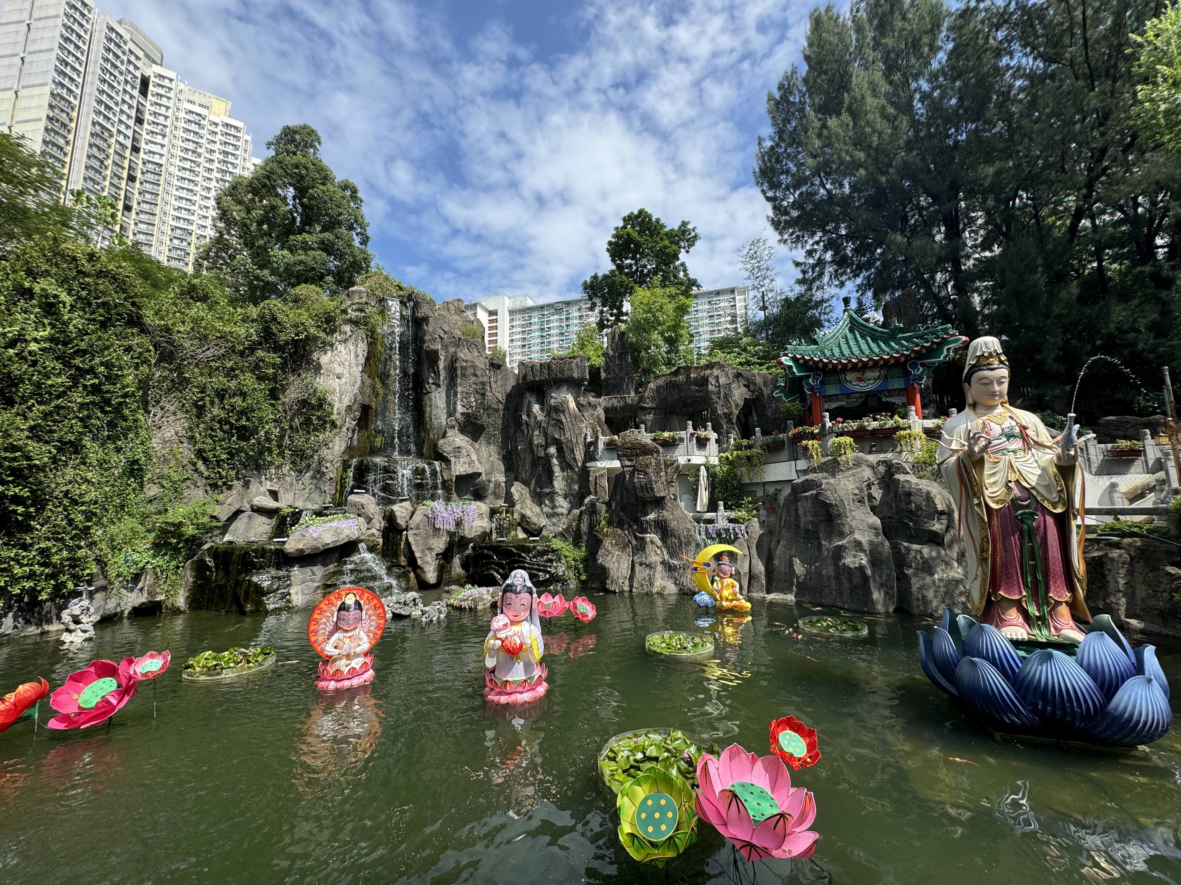 Guided Tour of Kowloon and Hong Kong Island in Private Service - Accommodations in Hong Kong