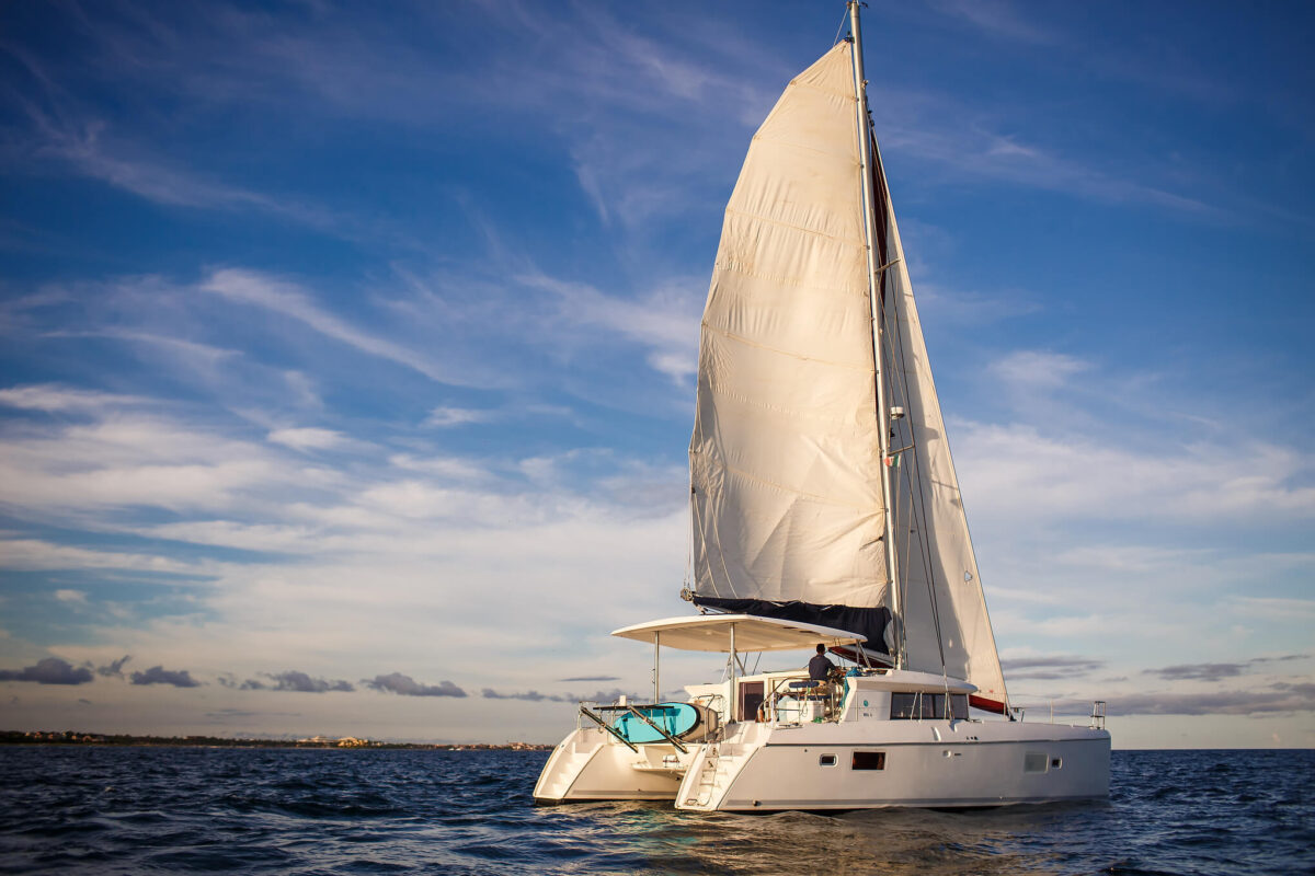 Despedida de Soltera Exclusiva en el Mar – Catamarán Privado Lagoon de 42' - Foto 2