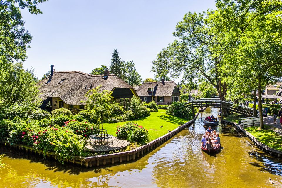 Giethoorn Guided Day Trip from Amsterdam with 1-hour Boat tour  - Photo 2