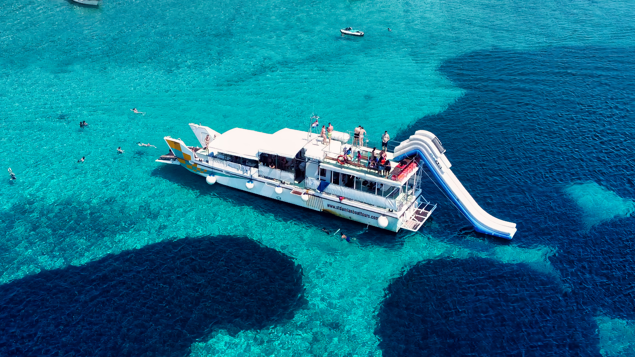 Split: recorrido por la laguna azul y 3 islas con almuerzo mediterráneo