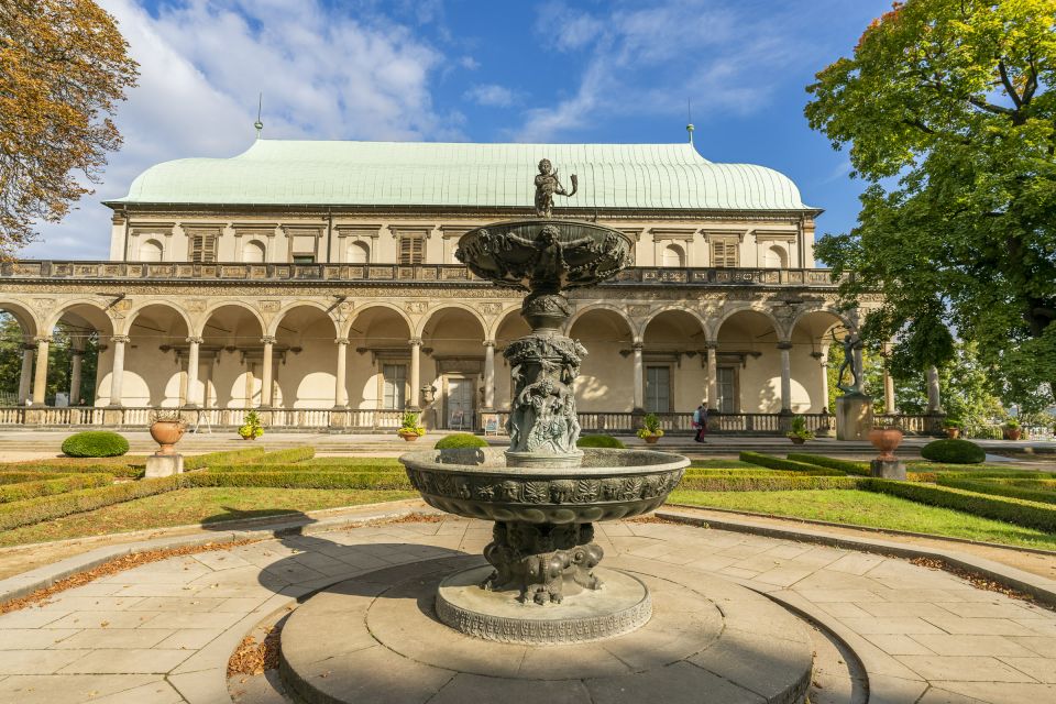 Prague Castle Interiors: Tour with German Guide and Entry Ticket