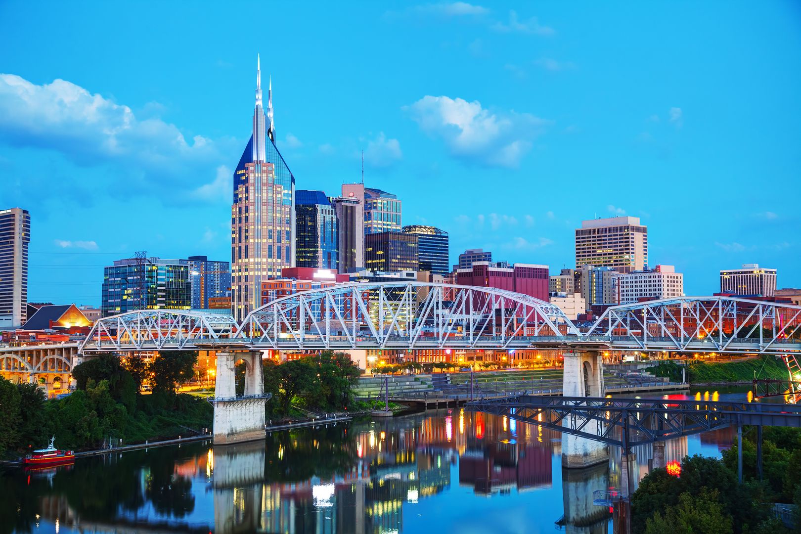 Delightful Downtown Nashville: Discovering Must-See Venues of the Music City with In-App Audio Guide