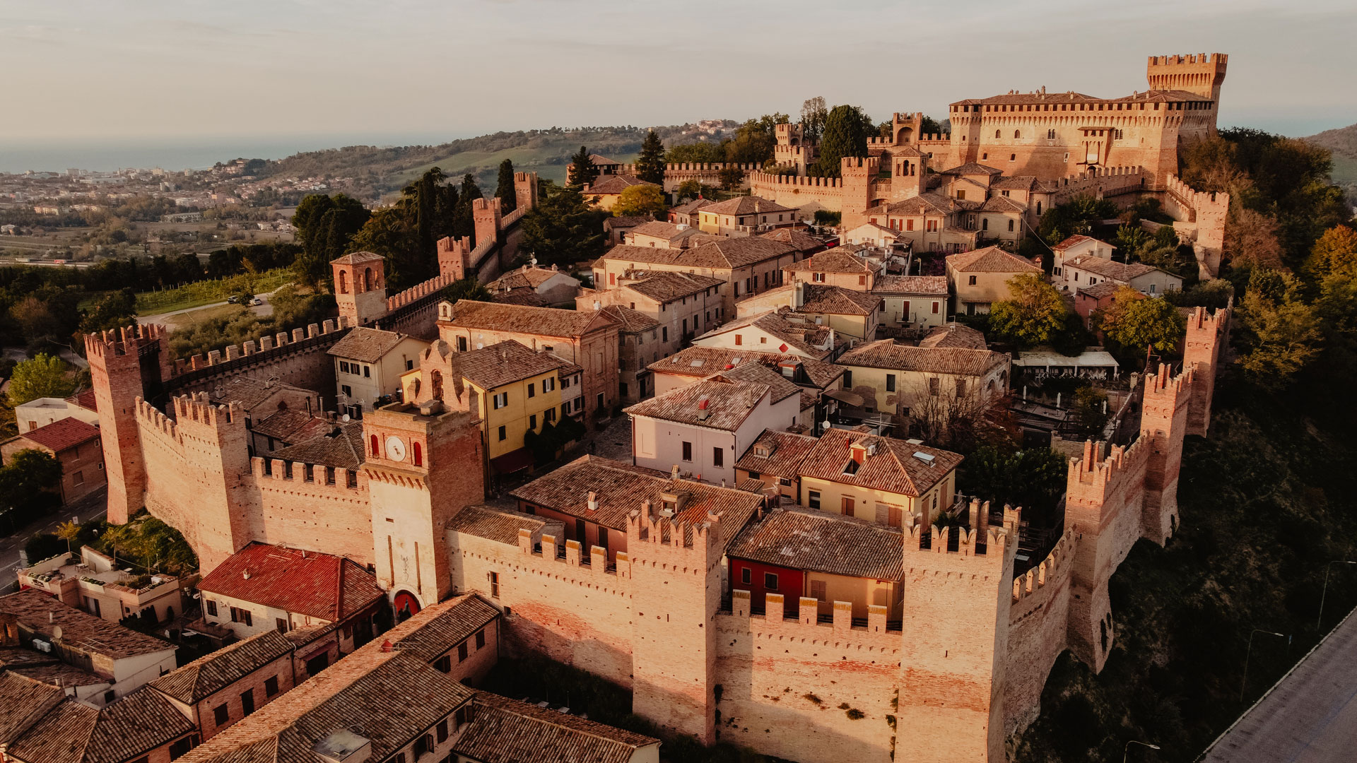 Gradara: complete guided tour in small groups  - Photo 2