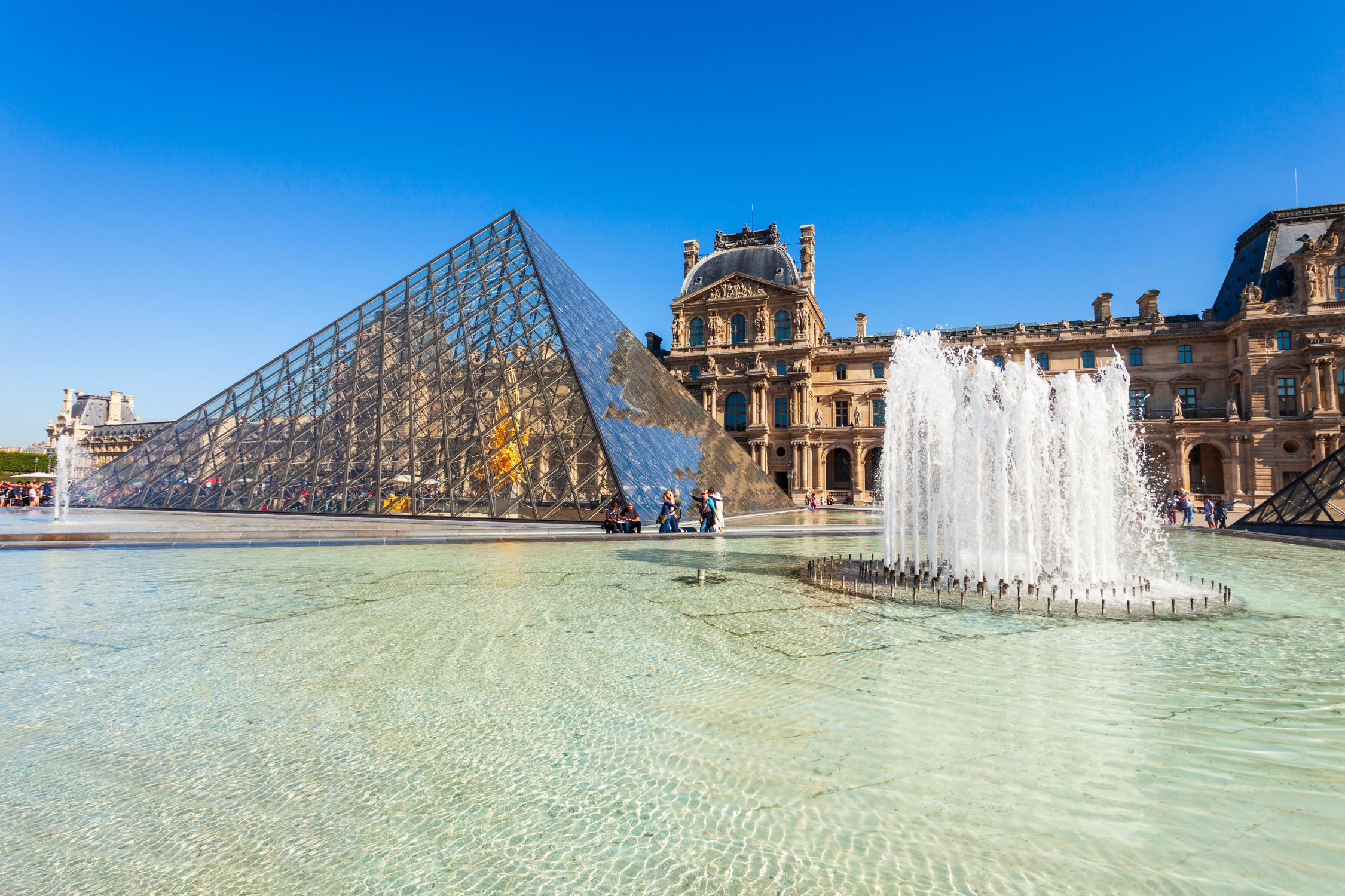 Guided Tour Inside the Louvre – Image 4 | WeShare