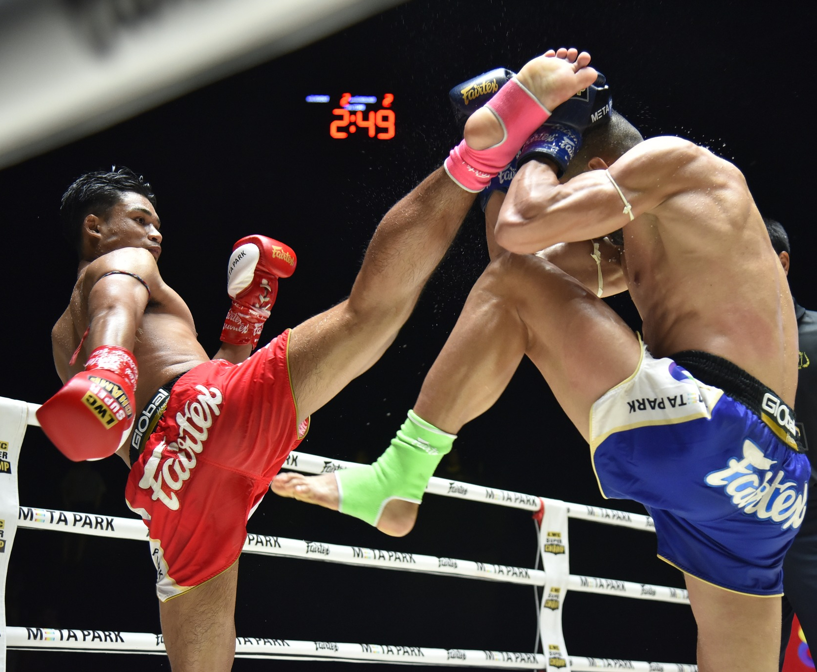 BANGKOK: ESTADIO LUMPINEE - SUPERCAMPEÓN Pelea de Muay Thai