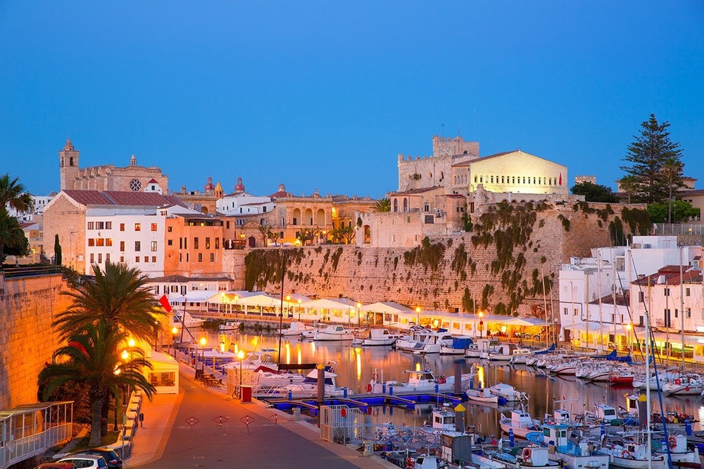 Discover the island of Menorca in one day, from Mallorca (With pickup)