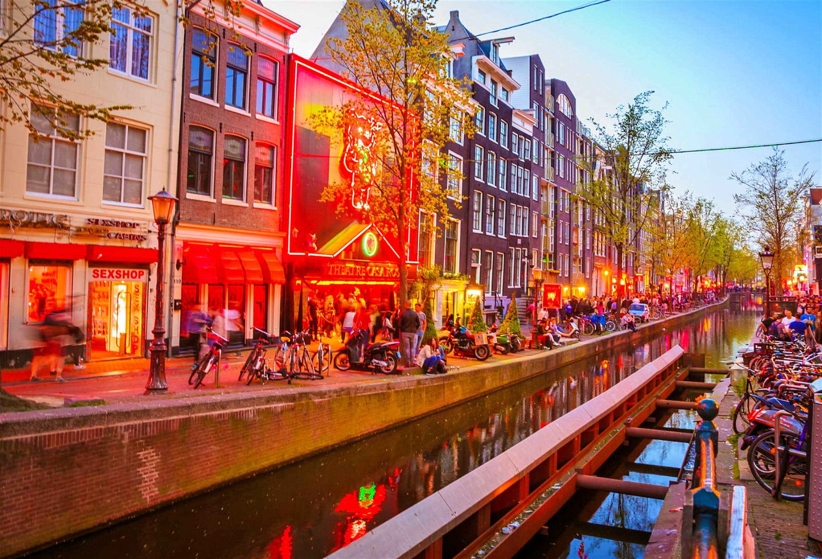 Self-Guided Canals of Amsterdam Photography Tour