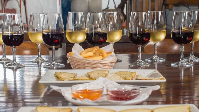 Wine, Vineyards and Tapas Tour desde Playa Blanca (solo se realiza en inglés)