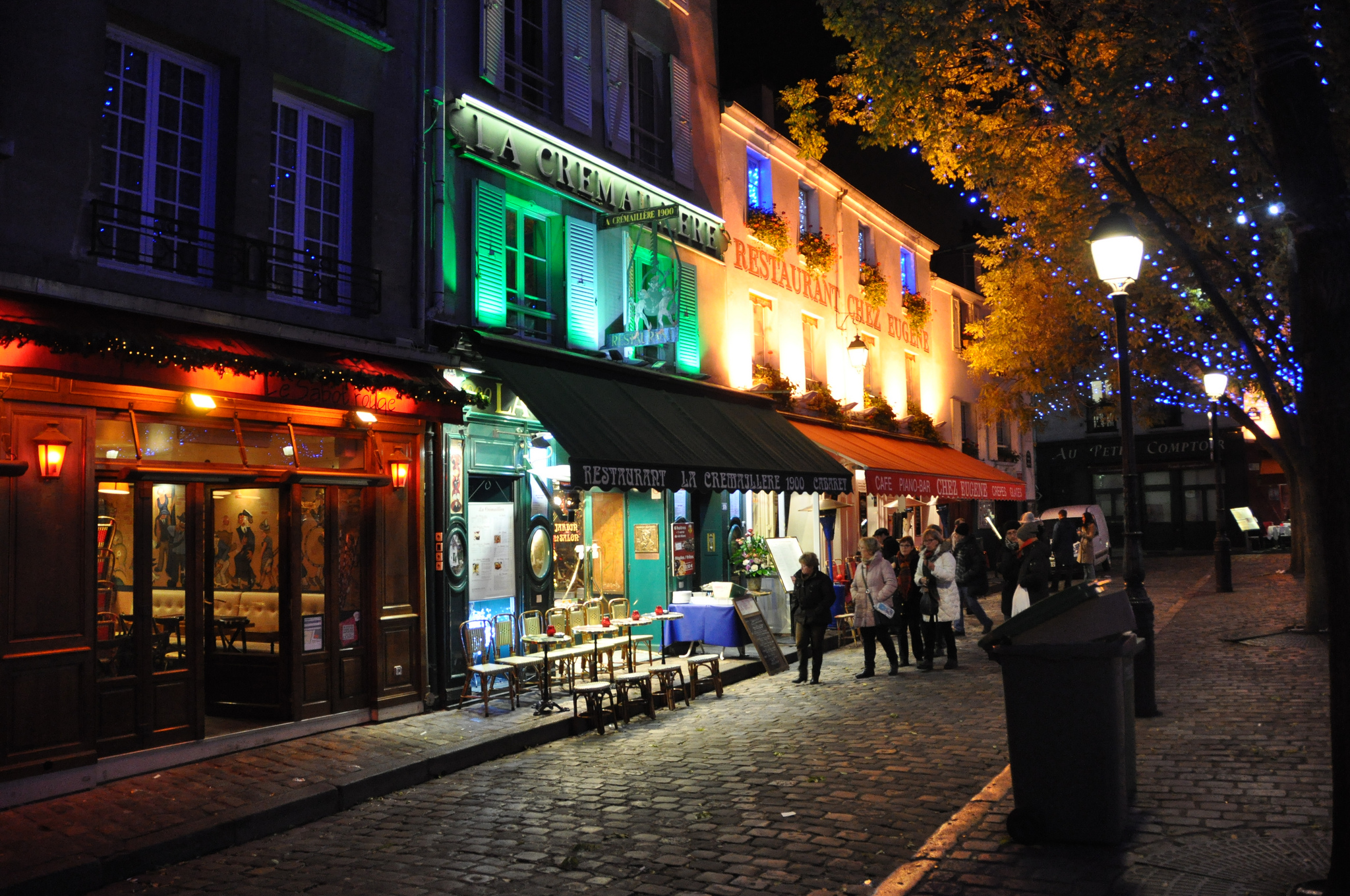 Guided Tour of Montmartre with Dinner and Traditional Cabaret – Image 4 | WeShare