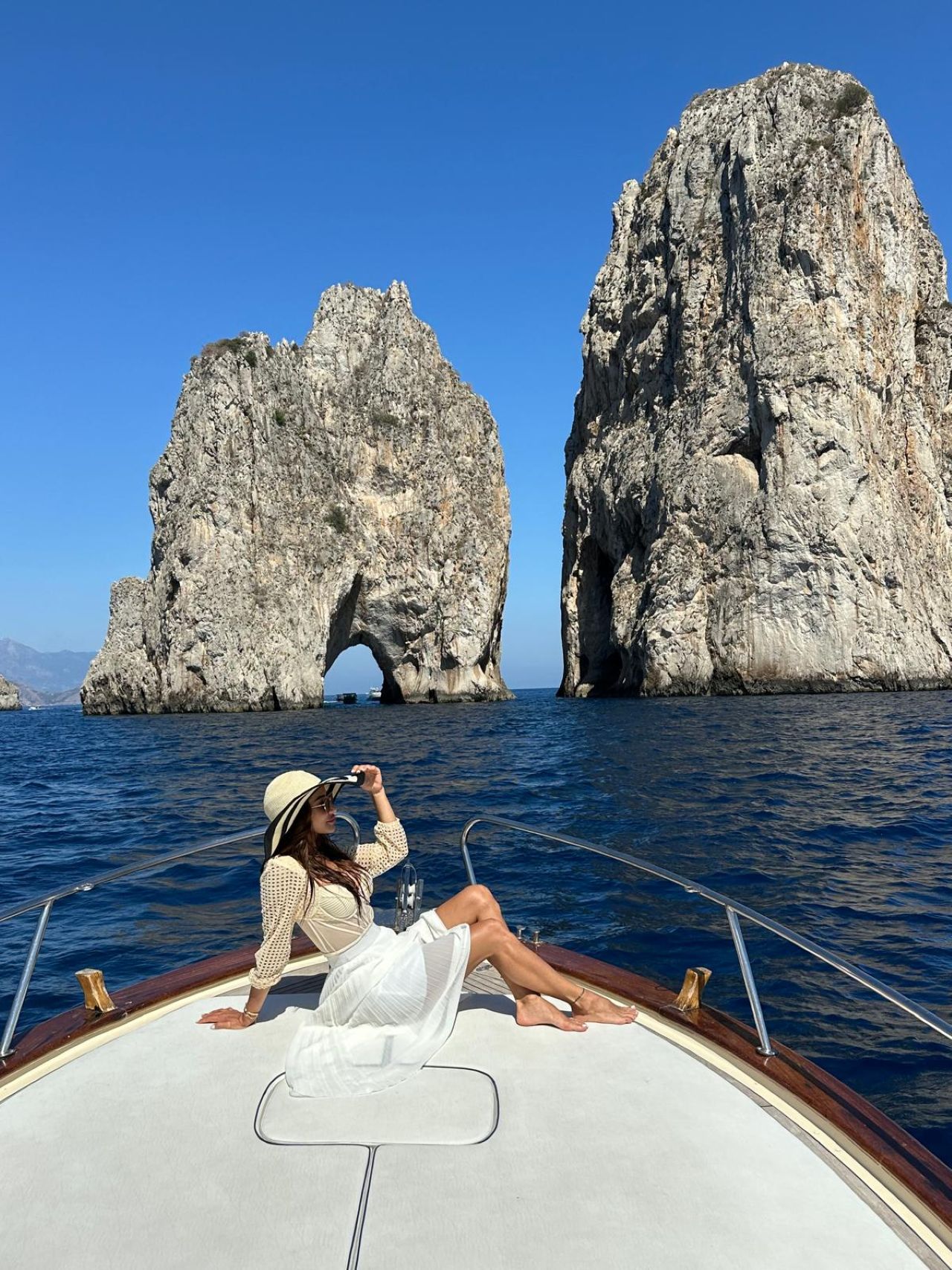 Capri: 2 hour private boat tour, swim, relax & explore hidden gems - Photo 2