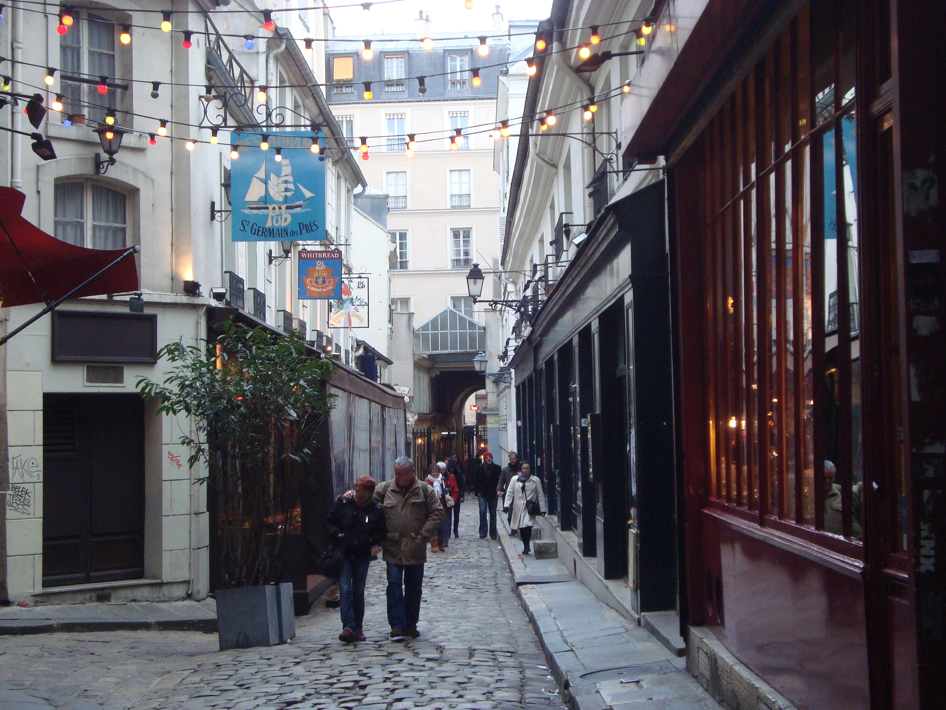 Chic and Classic: Saint-Germain-des-Prés Lifestyle – Image 4 | WeShare