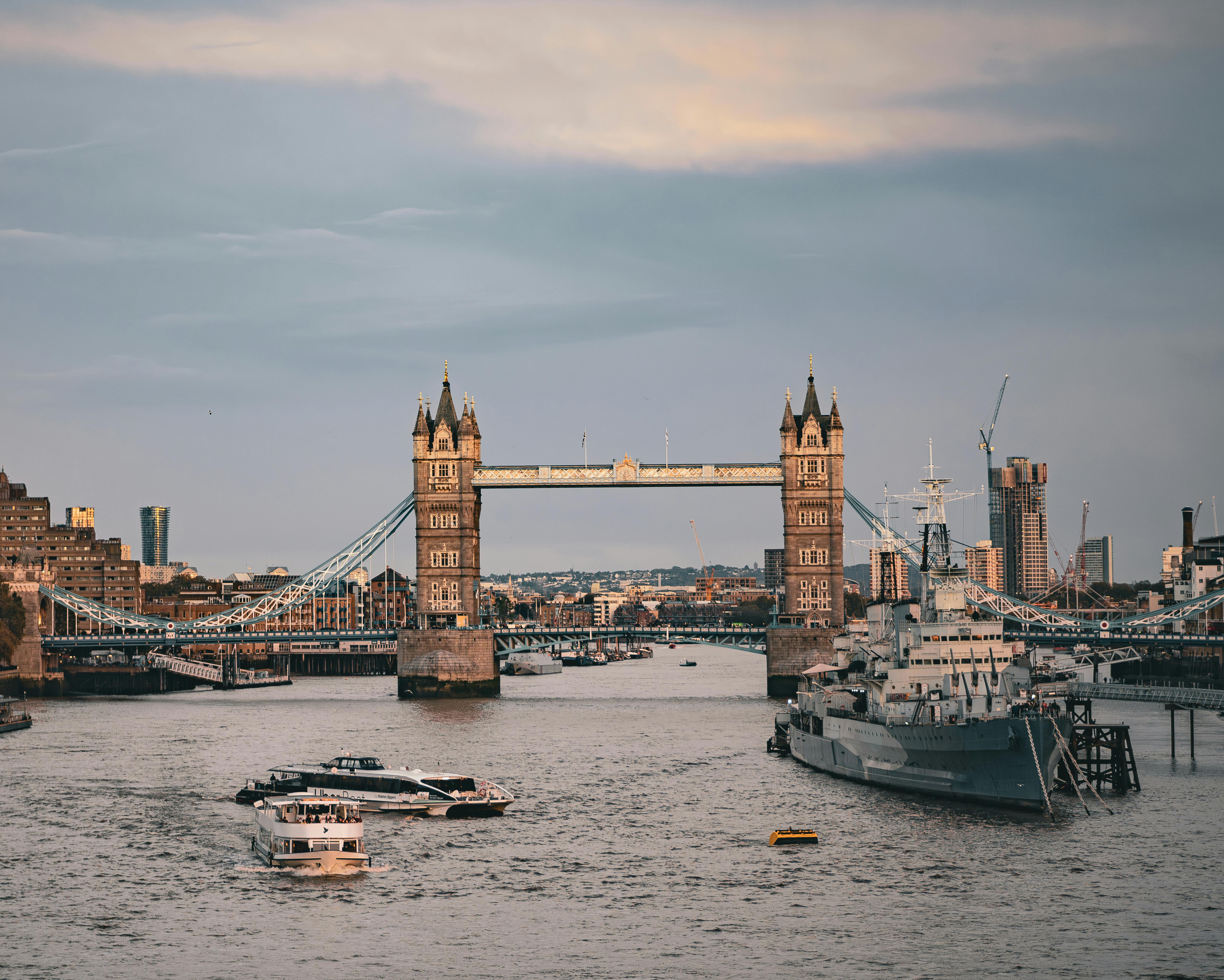 London: Westminster Guided Tour with Thames River Cruise – Image 4 | WeShare