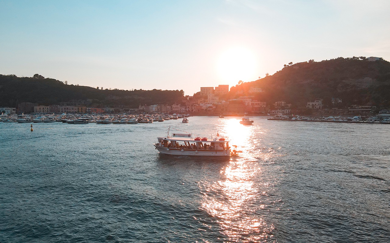 Mini cruise of the Underwater Archeological Park of Baia with glass-bottom boat - Photo 6