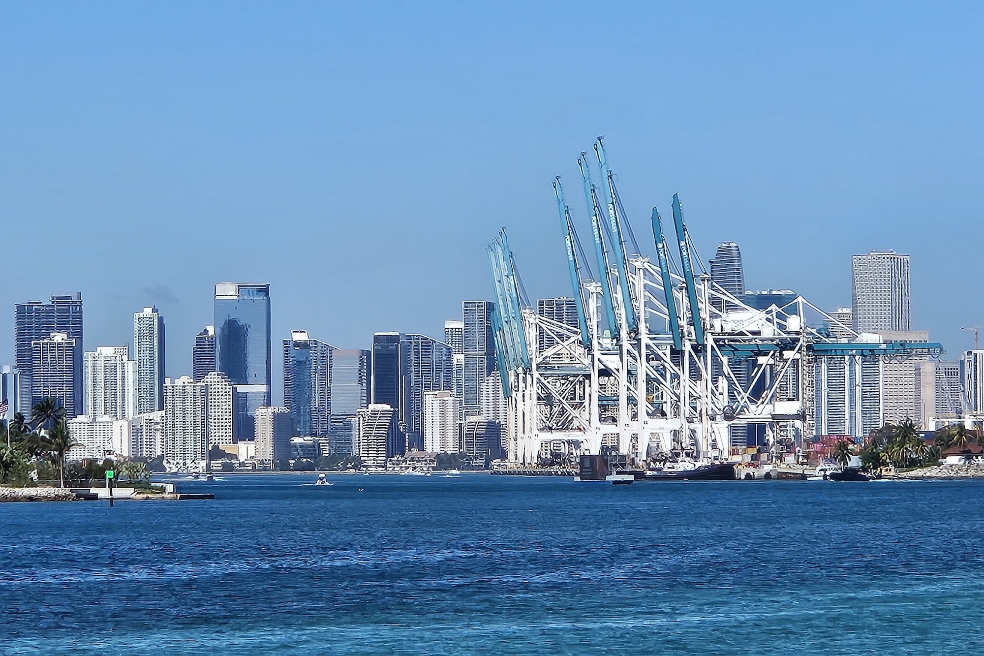 South Beach: Cruise of Millionaire’s Homes & Miami Skyline 